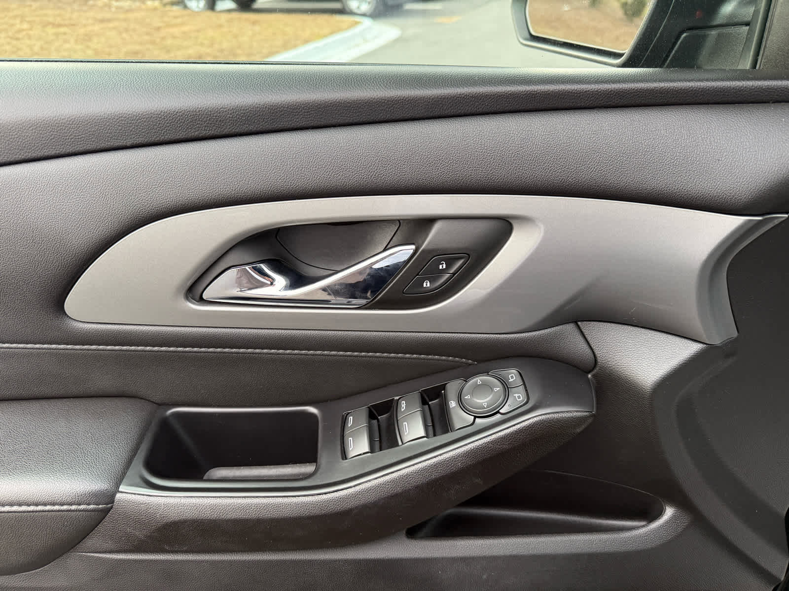 Used 2023 Chevrolet Traverse LT image 15