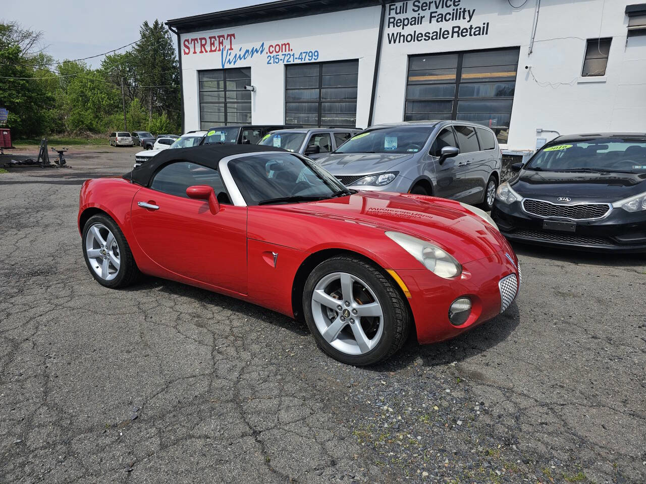 Used 2006 Pontiac Solstice Convertible w/ Premium Package RWD image 1