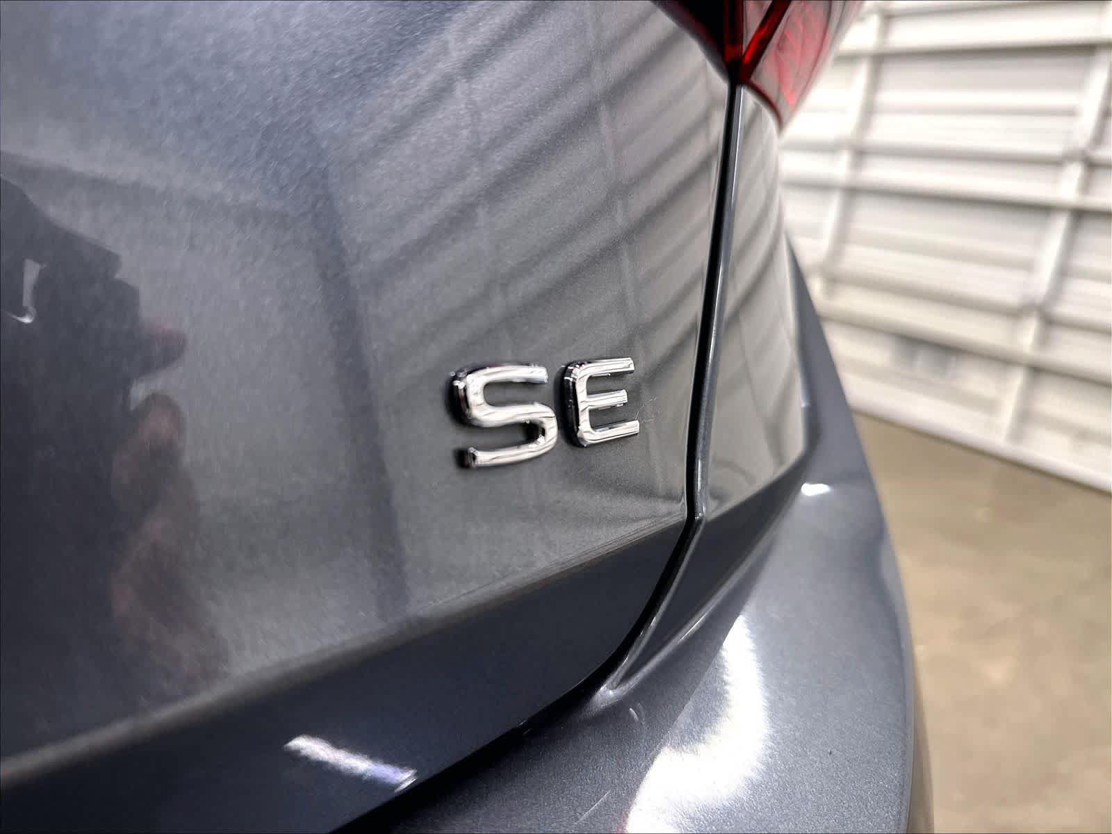 Used 2023 Volkswagen Jetta SE w/ Panoramic Sunroof Package FWD image 26