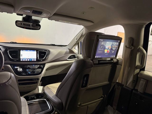 Used 2019 Chrysler Pacifica Touring-L Plus w/ Advanced Safetytec Group FWD image 29