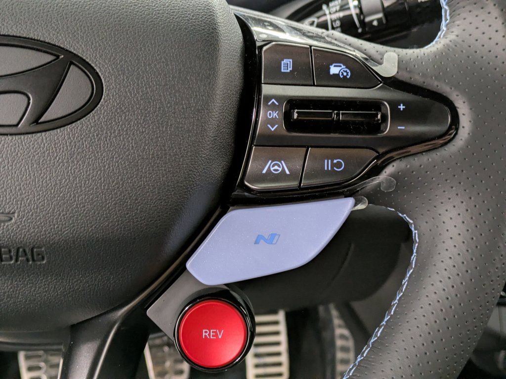 Used 2025 Hyundai Elantra N Base image 17