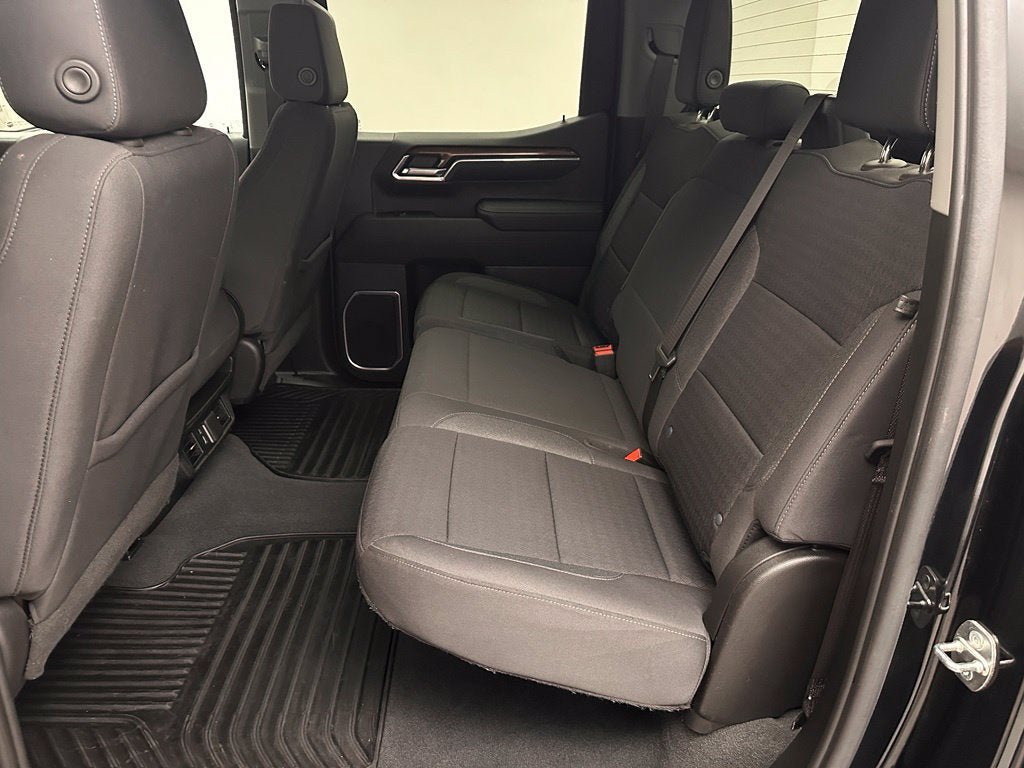 Used 2023 Chevrolet Silverado 1500 LT AWD/4WD image 17