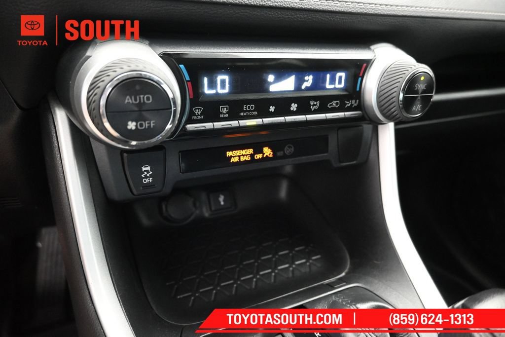 Used 2021 Toyota RAV4 LE AWD/4WD image 18