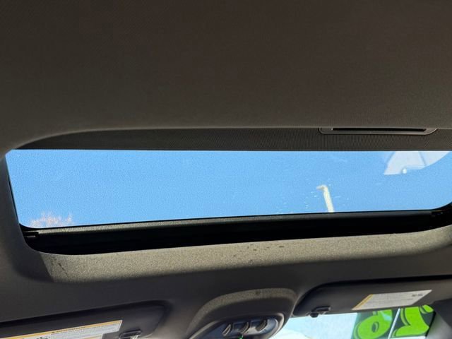 New 2026 Chevrolet Trax RS w/ Sunroof Package image 31