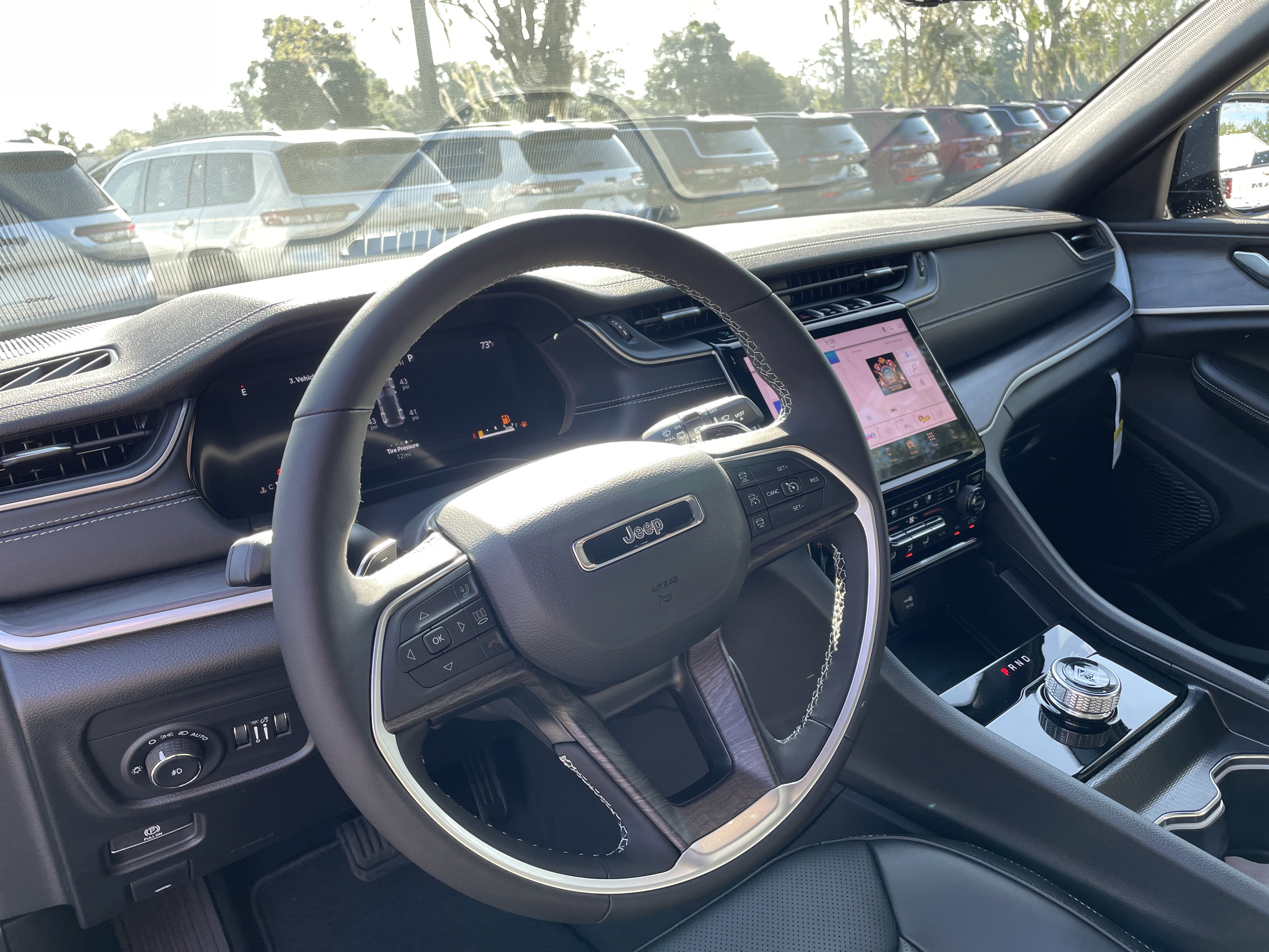 New 2025 Jeep Grand Cherokee Limited w/ Luxury Tech Group II image 16