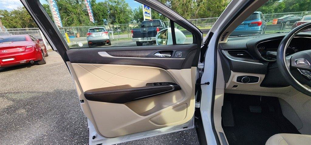 Used 2017 Lincoln MKC Reserve FWD image 20