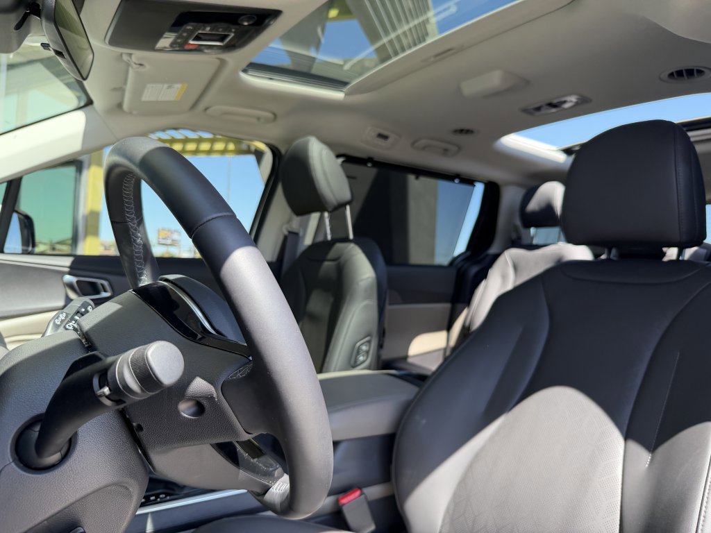 Used 2026 Kia Carnival SX FWD image 36