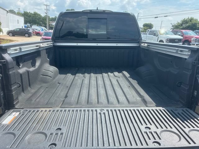 Used 2024 Nissan Titan PRO-4X w/ Pro-4x Utility Package AWD/4WD image 10