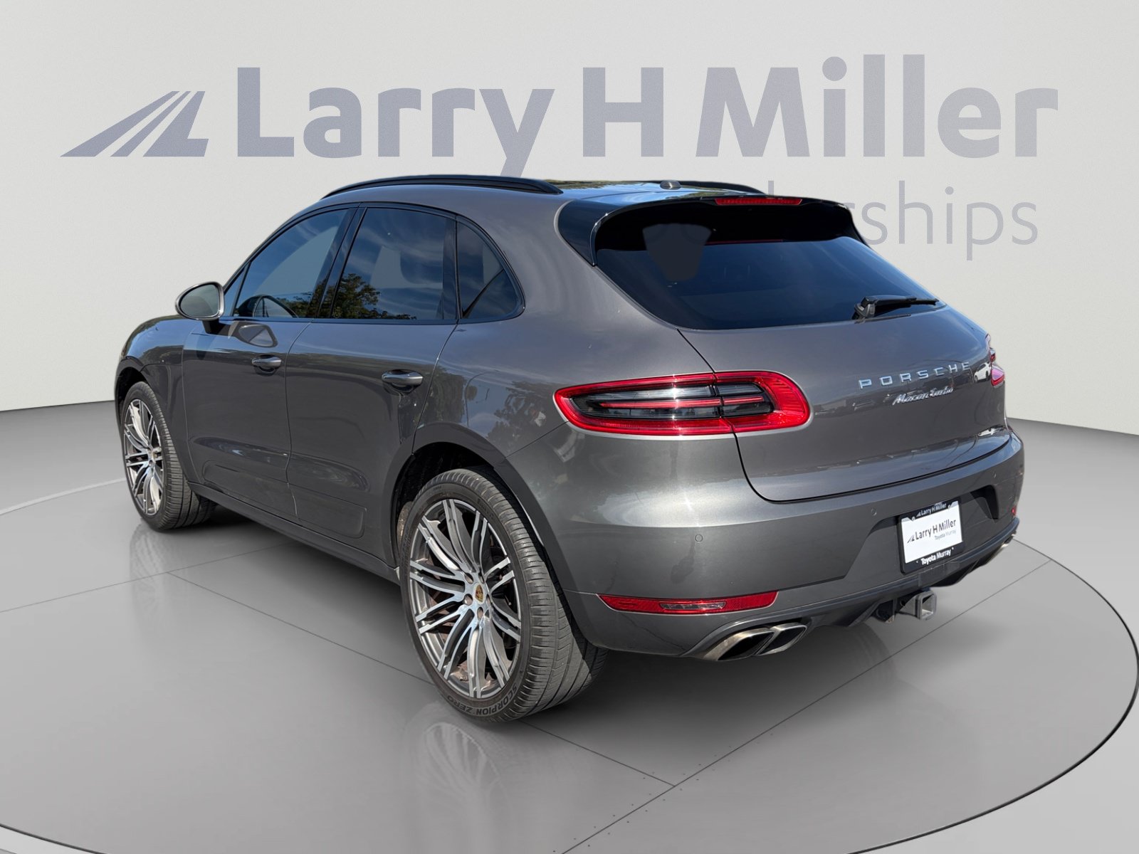 Used 2016 Porsche Macan Turbo AWD/4WD image 3