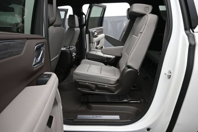 Used 2024 GMC Yukon XL SLT w/ SLT Luxury Package AWD/4WD image 14