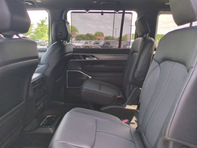 New 2026 Jeep Grand Wagoneer Limited AWD/4WD image 14