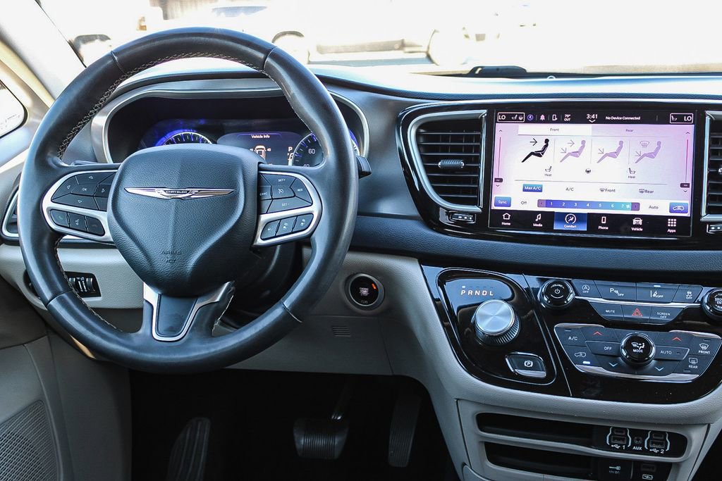 Used 2022 Chrysler Pacifica Touring-L image 12