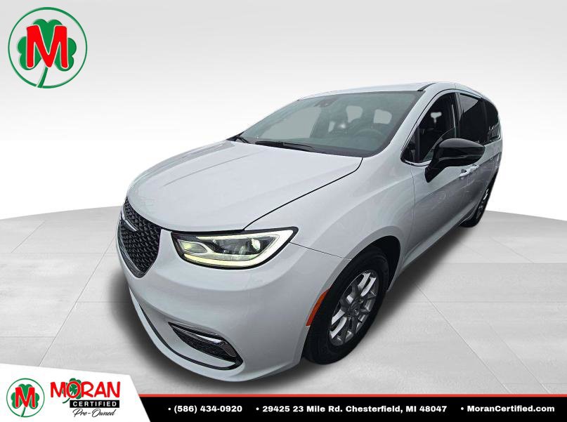 Used 2026 Chrysler Pacifica Select FWD image 1