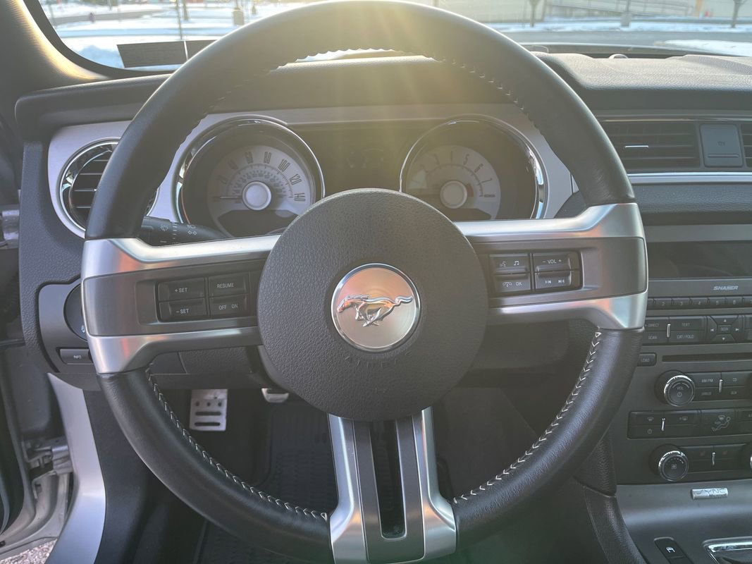 Used 2010 Ford Mustang GT Premium image 11