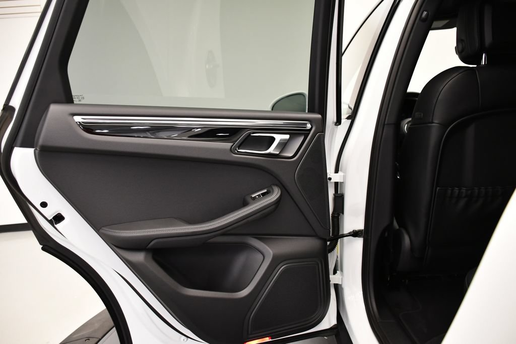 Certified 2026 Porsche Macan Turbo AWD/4WD image 41