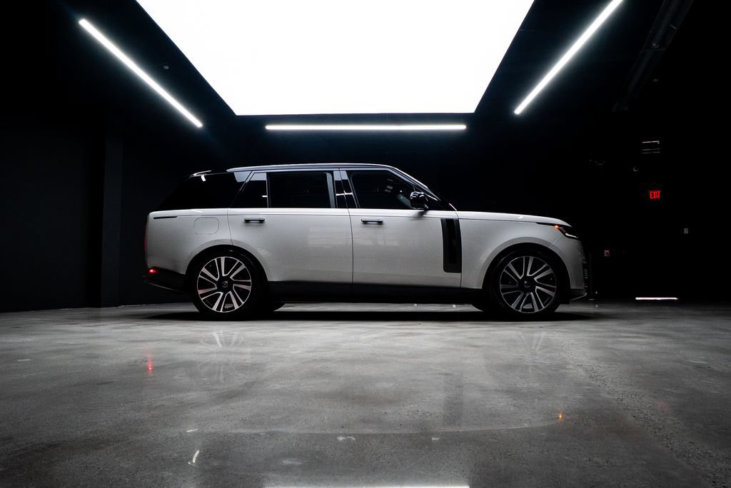 Used 2023 Land Rover Range Rover SV AWD/4WD image 11
