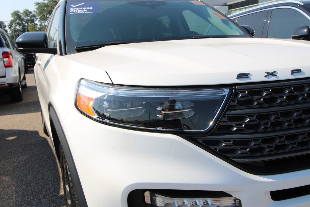 Used 2024 Ford Explorer XLT w/ Equipment Group 202A AWD/4WD image 11