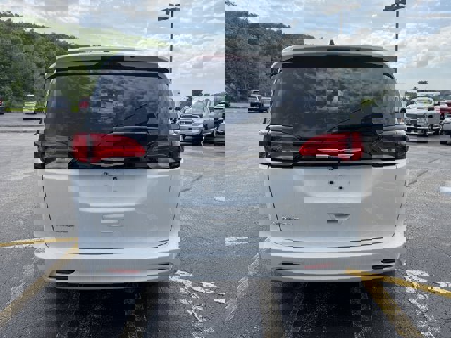 New 2024 Chrysler Voyager LX image 4