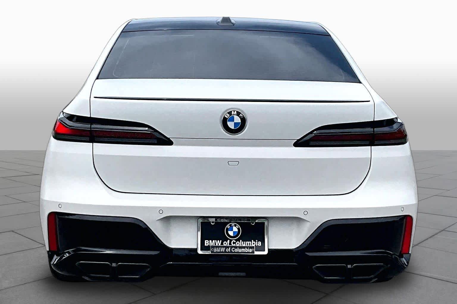 Used 2025 BMW 760i xDrive w/ Executive Package AWD/4WD image 4