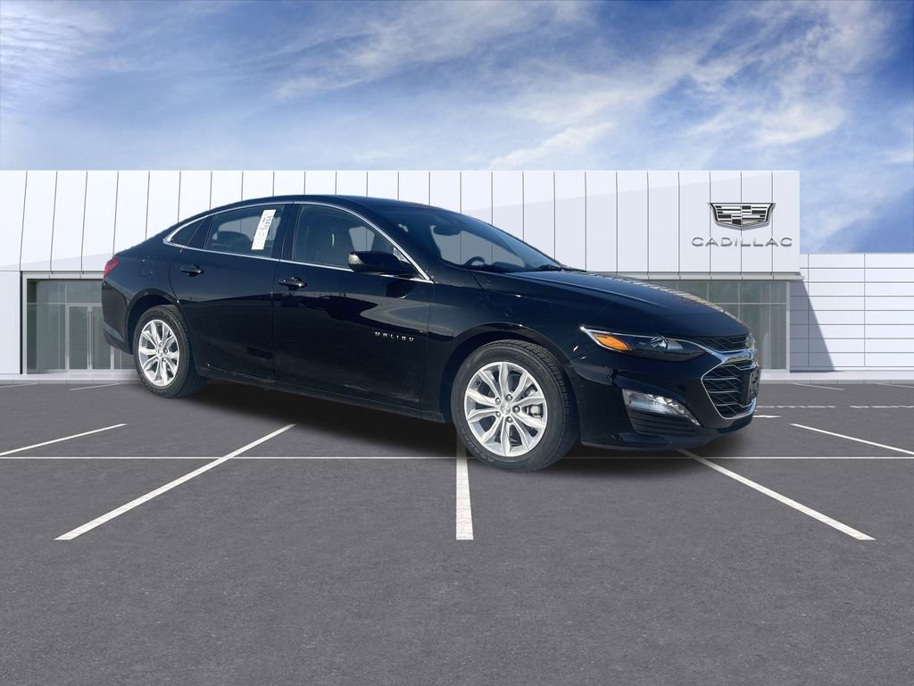 Used 2025 Chevrolet Malibu LT image 2