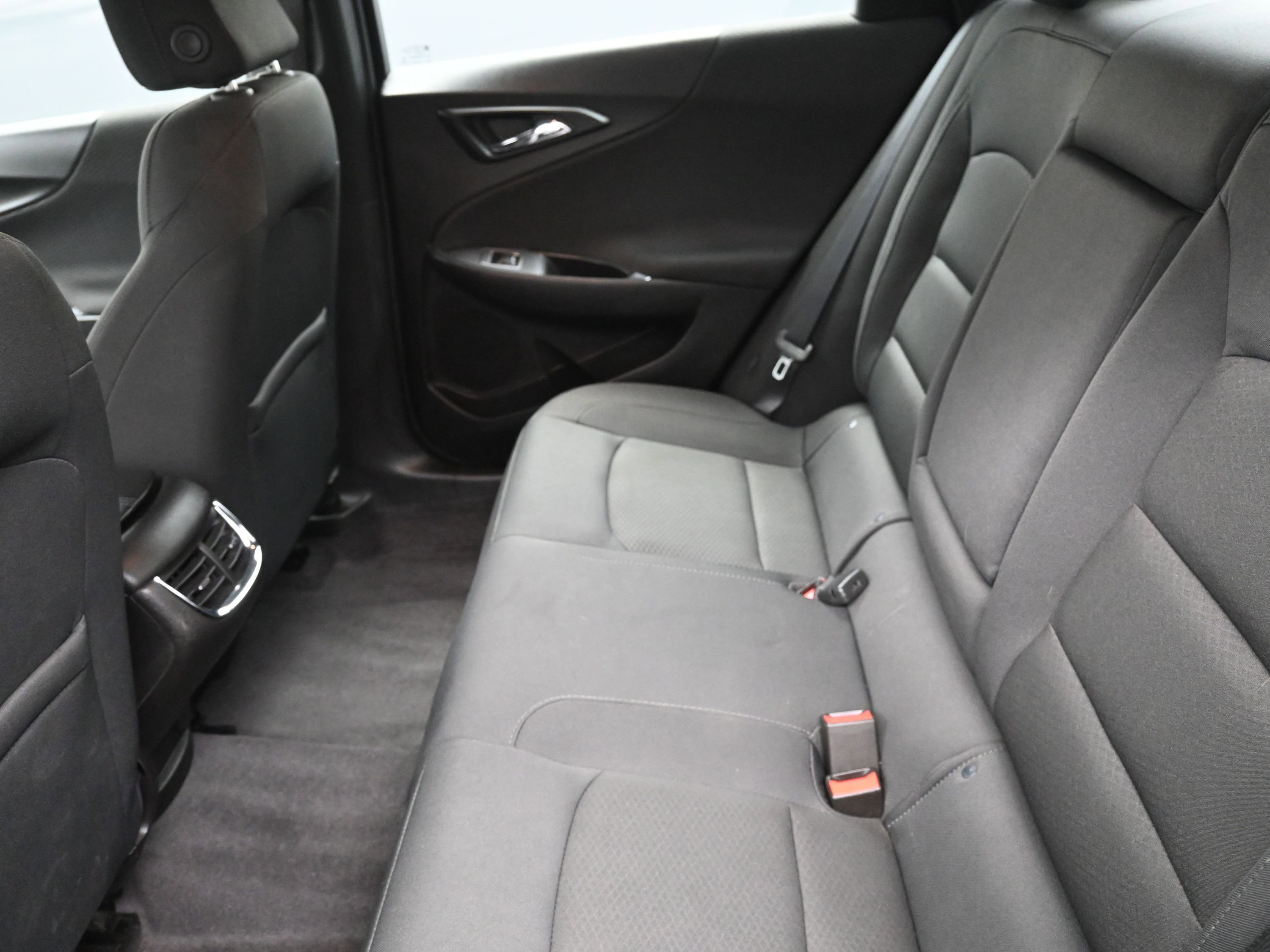 Used 2017 Chevrolet Malibu LT image 28