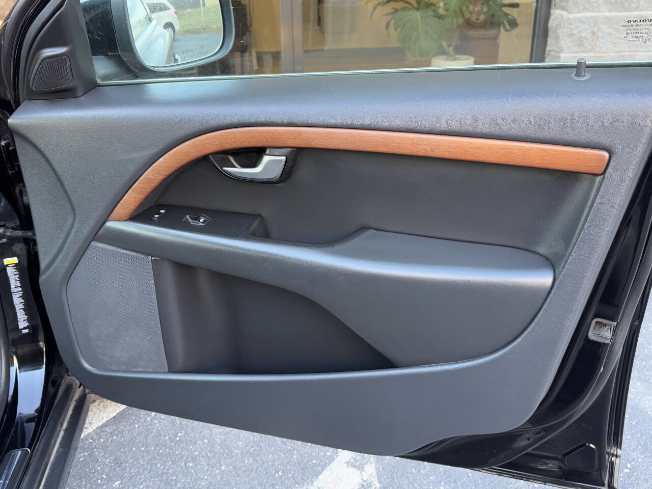 Used 2010 Volvo XC70 3.2 image 50