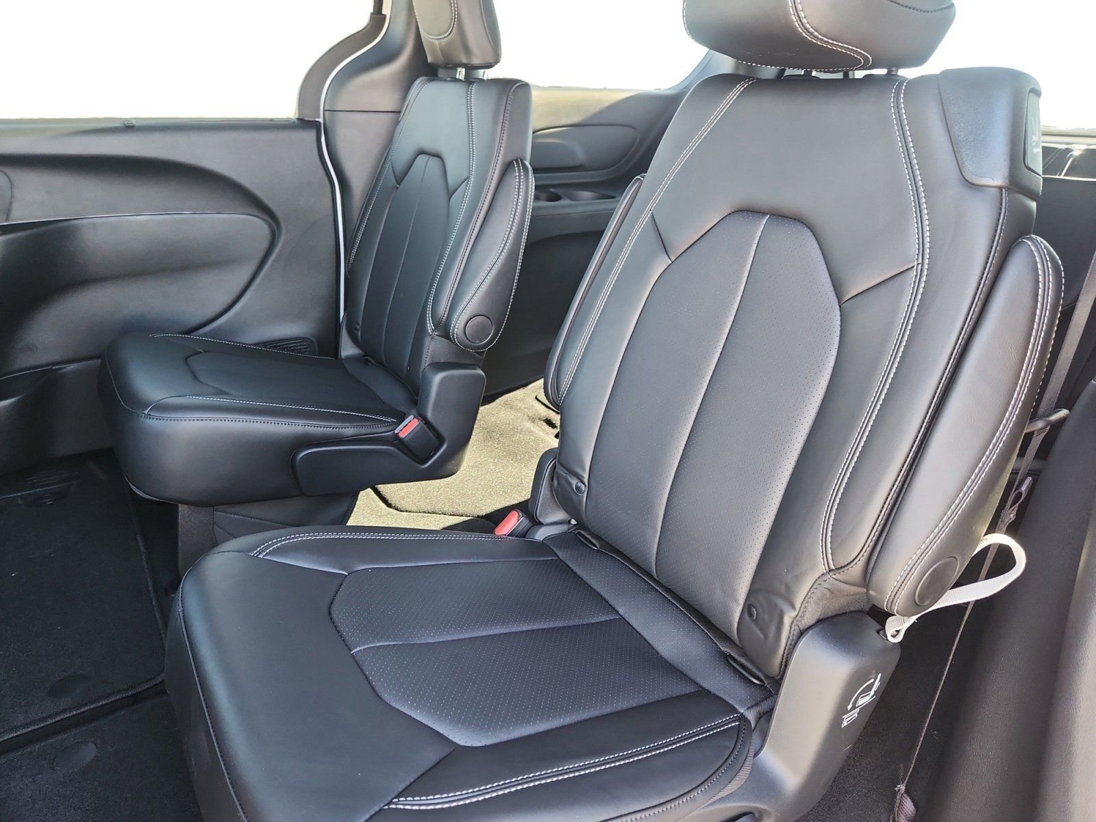 New 2026 Chrysler Voyager LX image 13