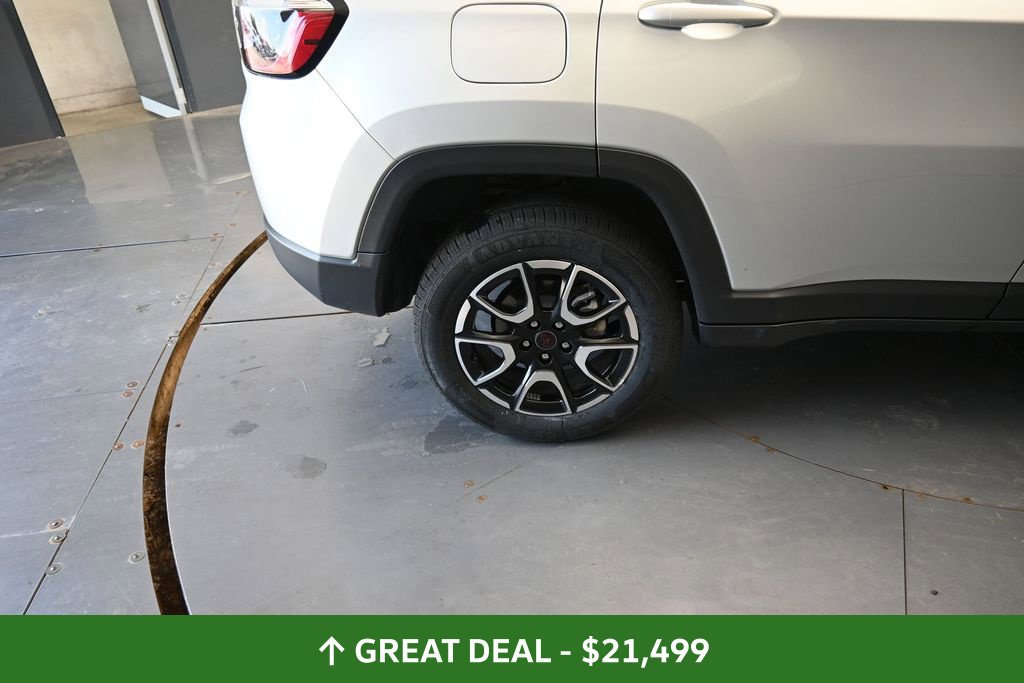 Used 2025 Jeep Compass Trailhawk AWD/4WD image 24