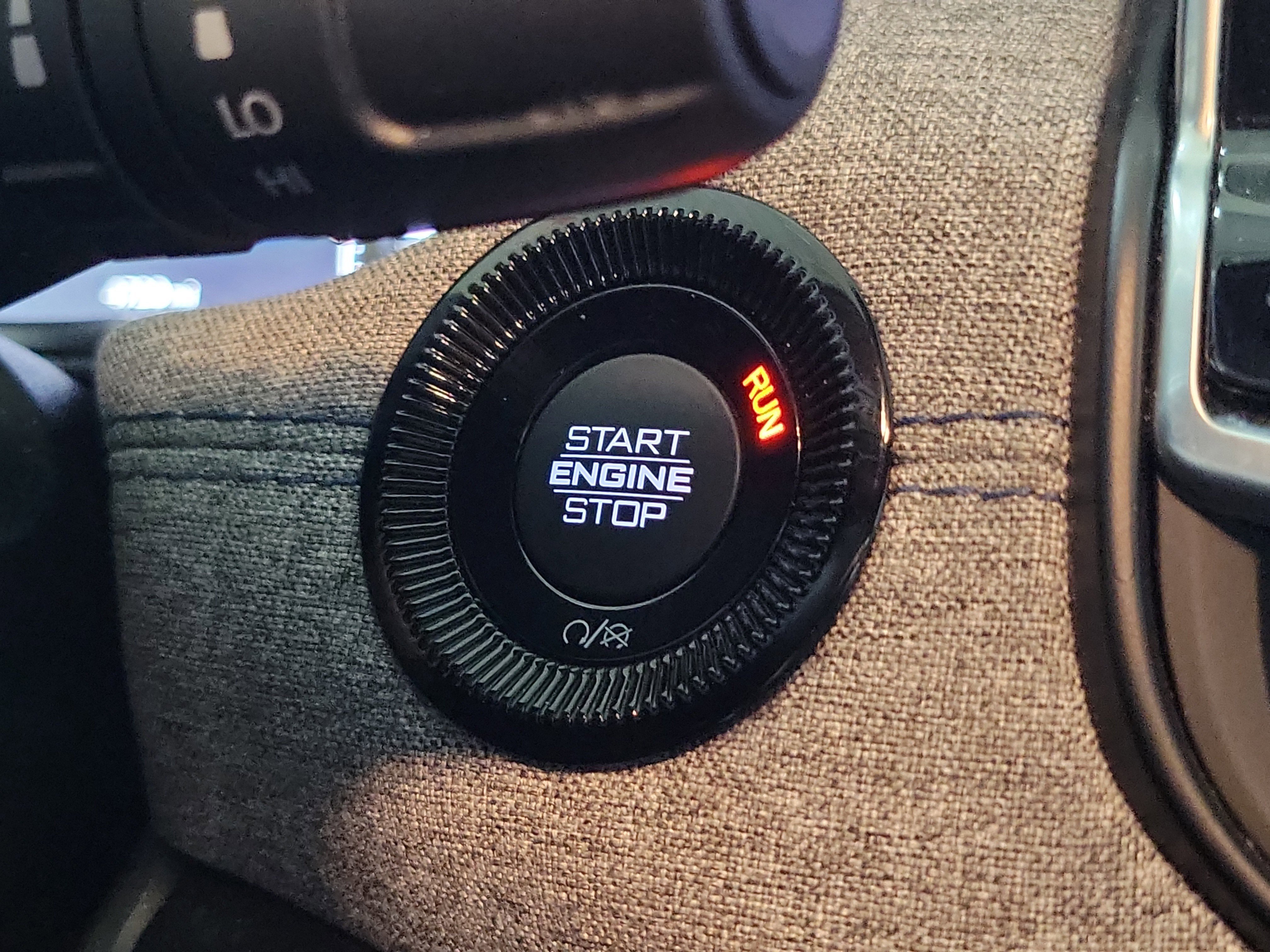 Used 2025 Jeep Compass Latitude image 31