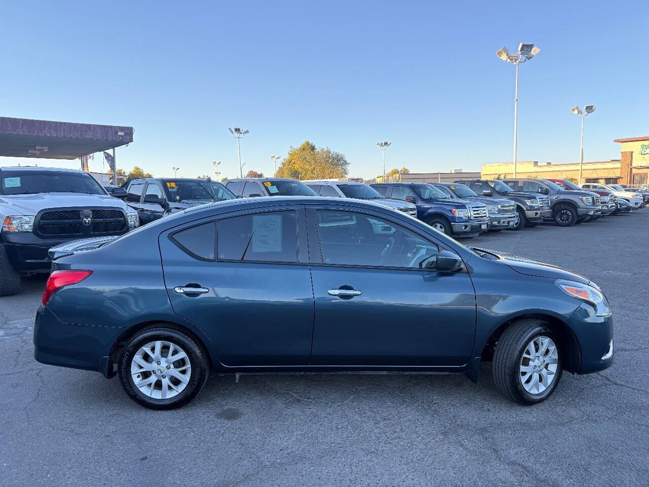 Used 2017 Nissan Versa SV w/ SV Special Edition Package FWD image 8
