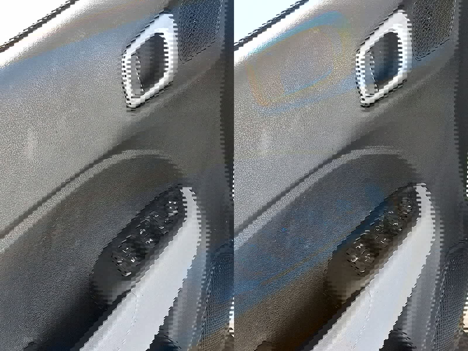 Used 2024 Hyundai Venue SEL image 28