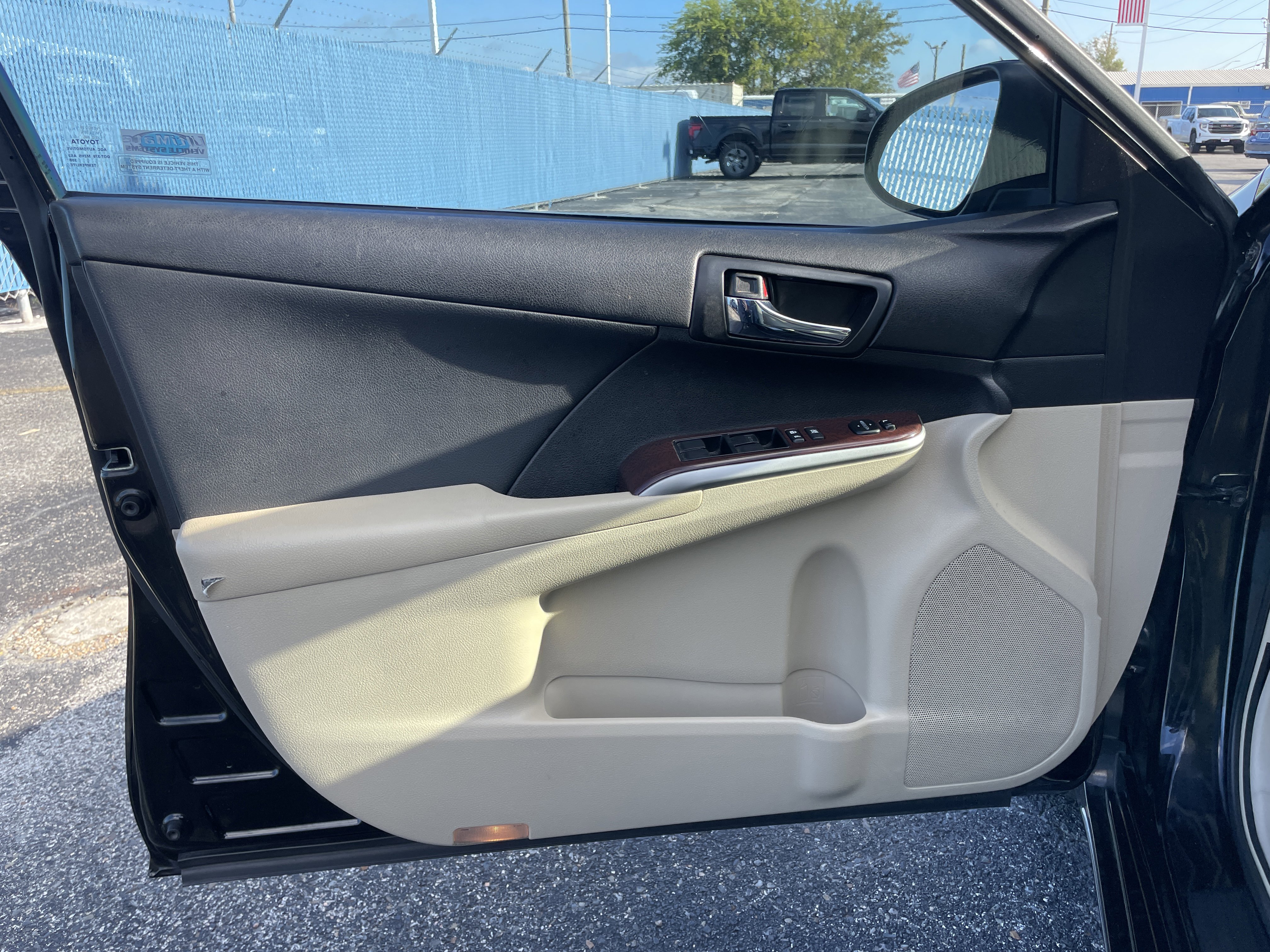 Used 2014 Toyota Camry XLE image 11