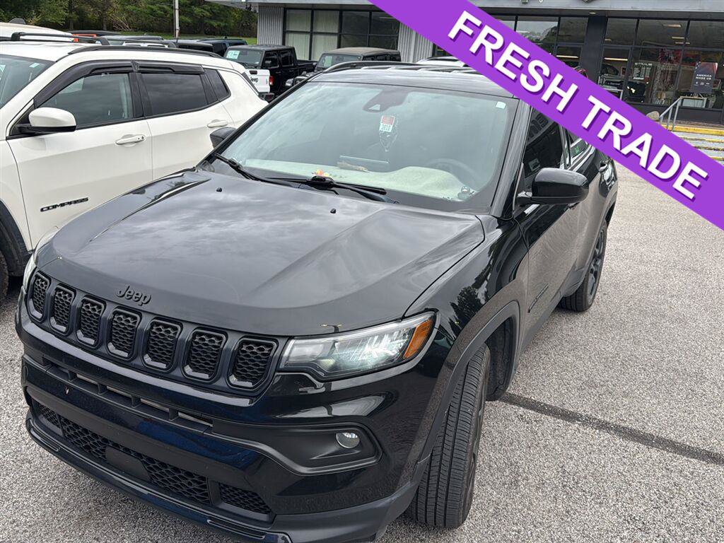 Used 2024 Jeep Compass Latitude w/ Altitude Special Edition AWD/4WD image 1