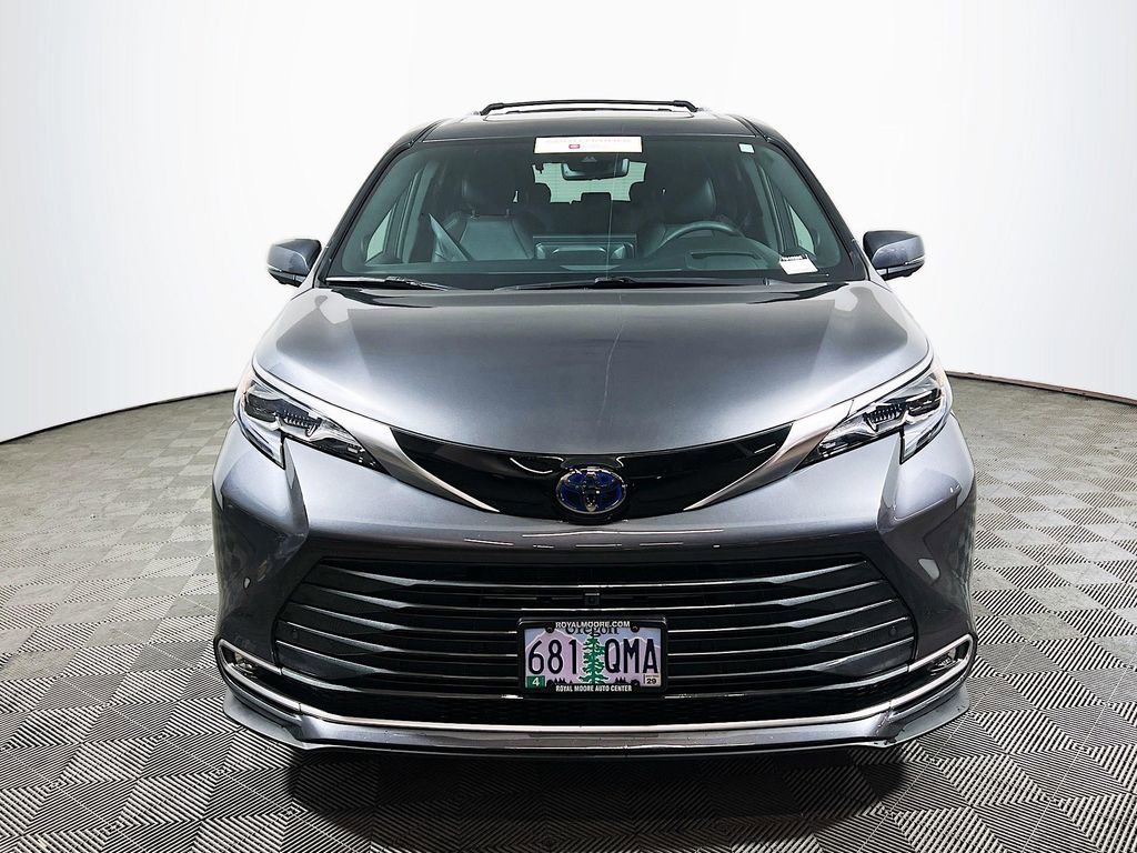 Certified 2025 Toyota Sienna Platinum AWD/4WD image 3