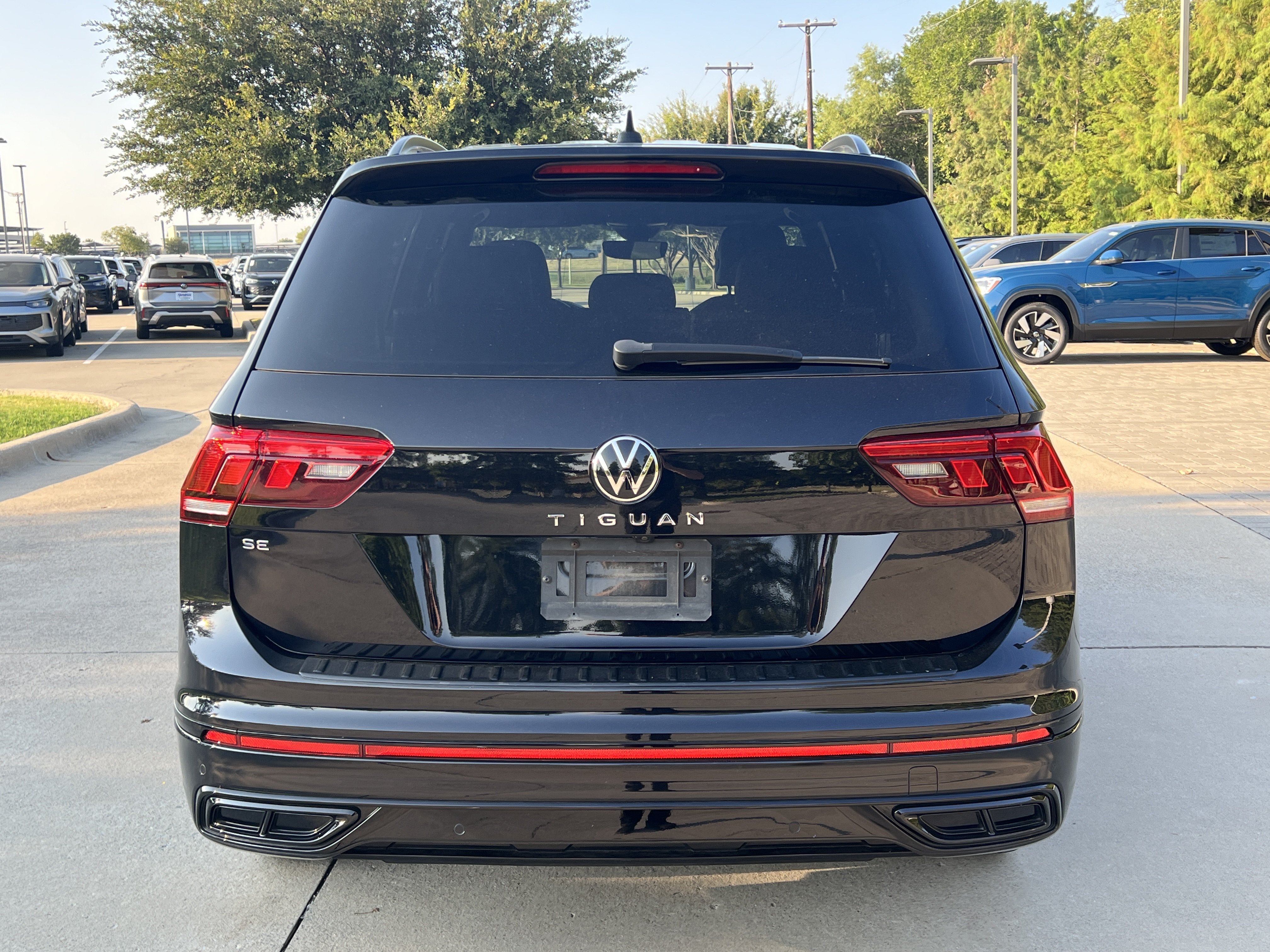 Certified 2022 Volkswagen Tiguan SE R-Line FWD image 8