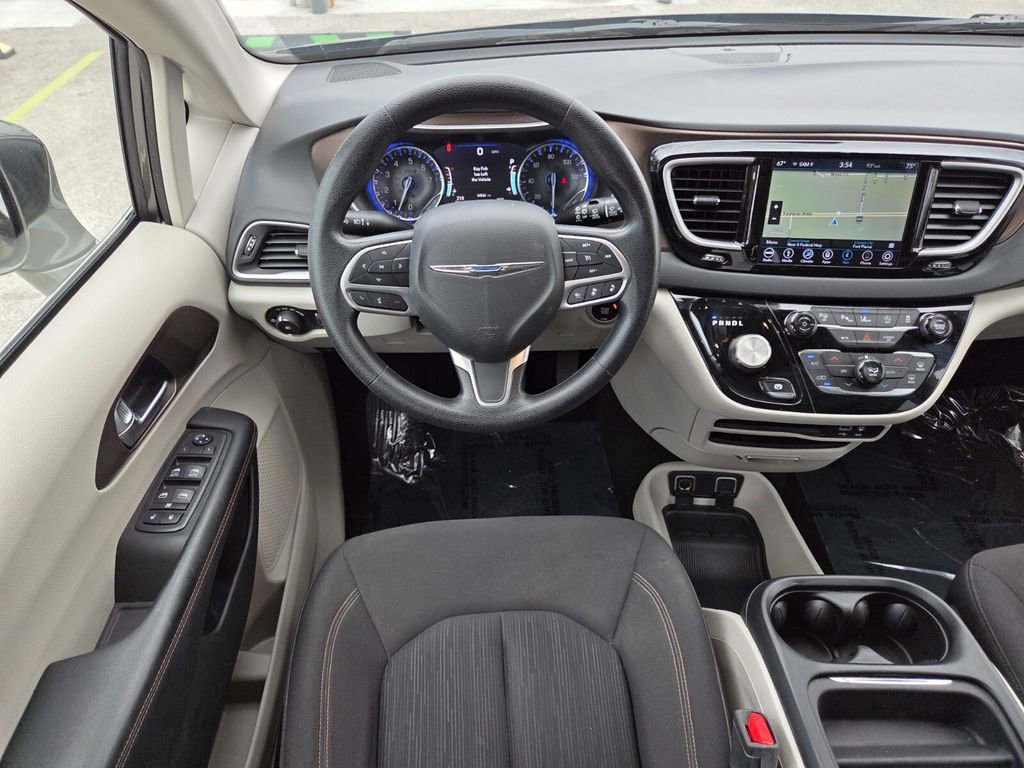 Used 2019 Chrysler Pacifica Touring Plus w/ Advanced Safetytec Group FWD image 22