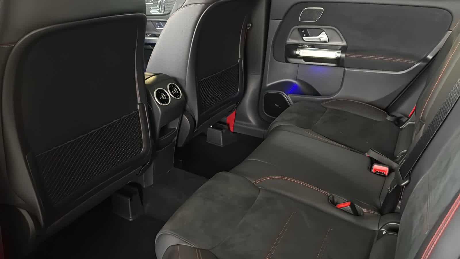 New 2026 Mercedes-Benz GLB 35 AMG 4MATIC image 30