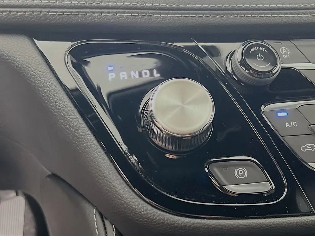 New 2027 Chrysler Pacifica Limited FWD image 18