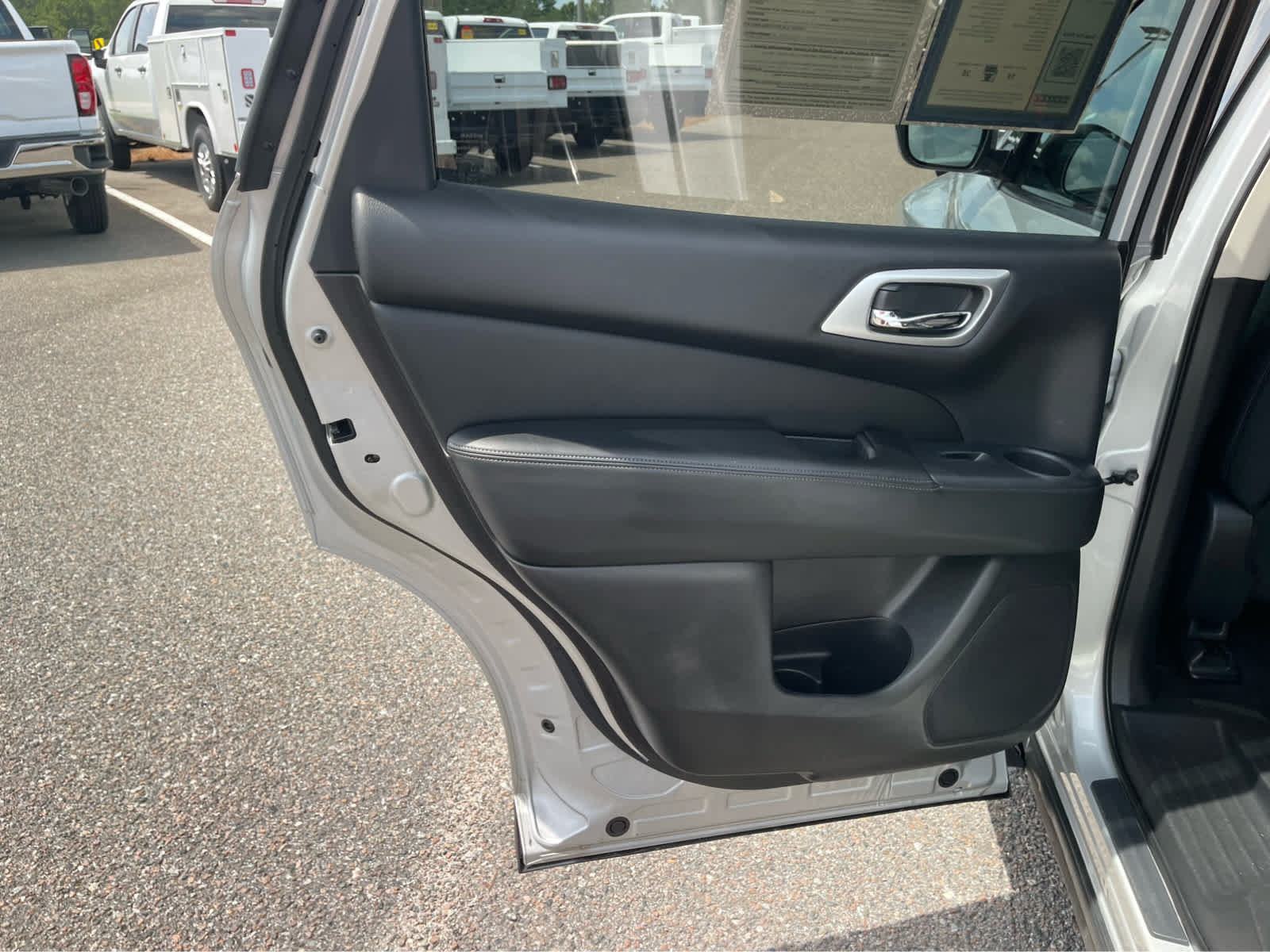 Used 2019 Nissan Pathfinder SV AWD/4WD image 19