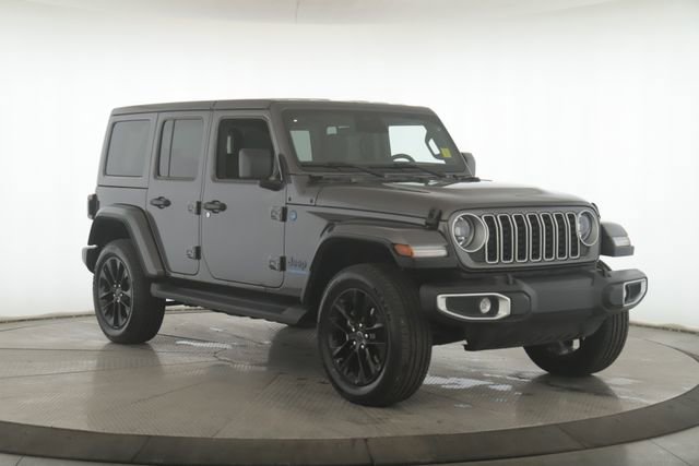 Used 2025 Jeep Wrangler Unlimited Sahara image 2