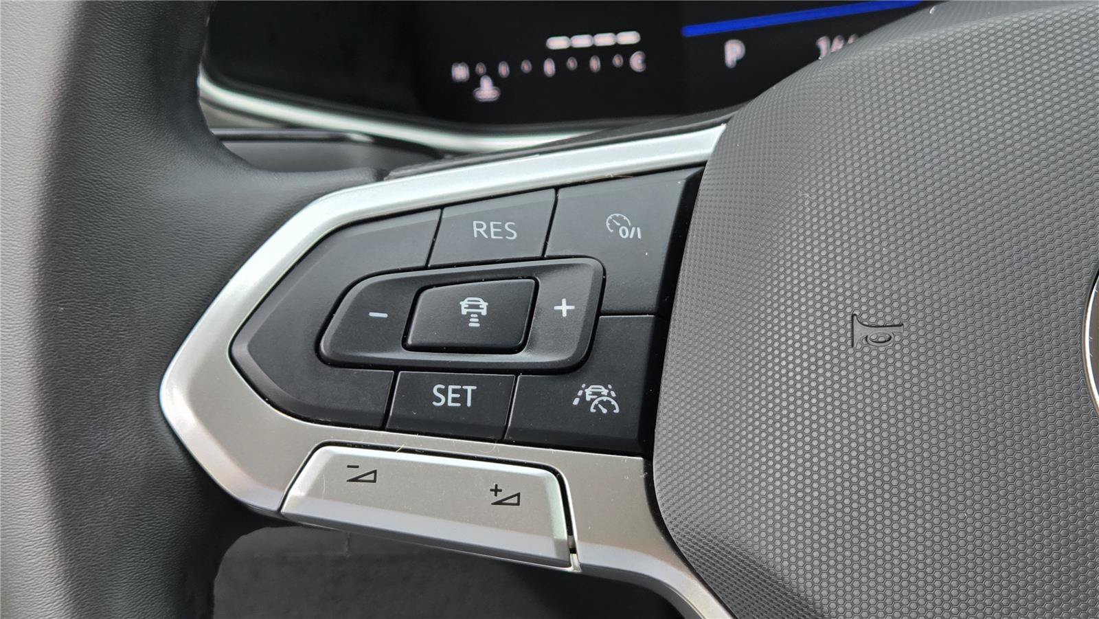 Certified 2025 Volkswagen Taos SE AWD/4WD image 19