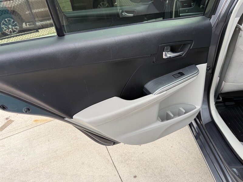 Used 2013 Toyota Camry LE FWD image 13