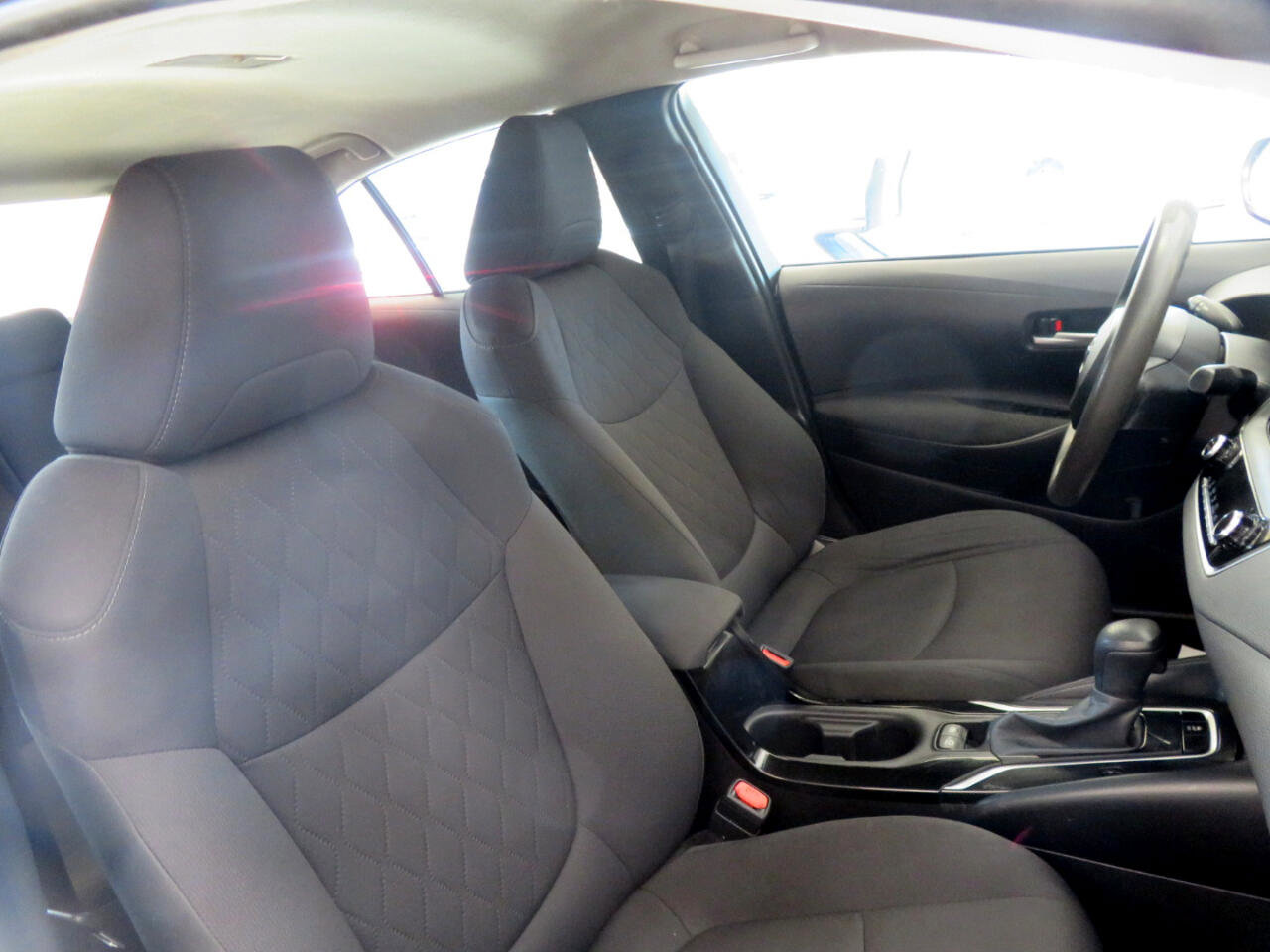 Used 2020 Toyota Corolla LE image 27