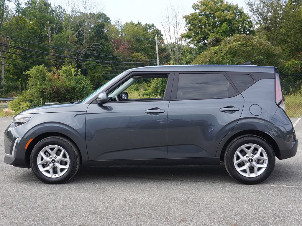 Used 2025 Kia Soul LX w/ LX Technology Package FWD image 12