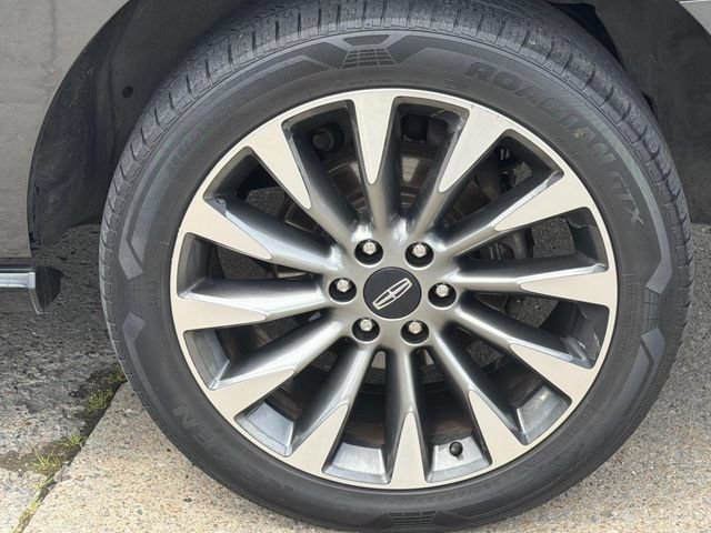 Used 2018 Lincoln Navigator Select AWD/4WD image 12