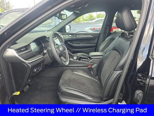 Used 2023 Jeep Grand Cherokee L Laredo RWD image 10