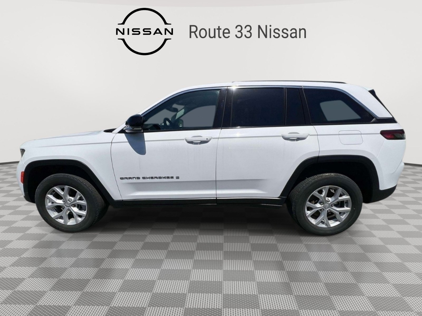 Used 2023 Jeep Grand Cherokee Limited AWD/4WD image 5