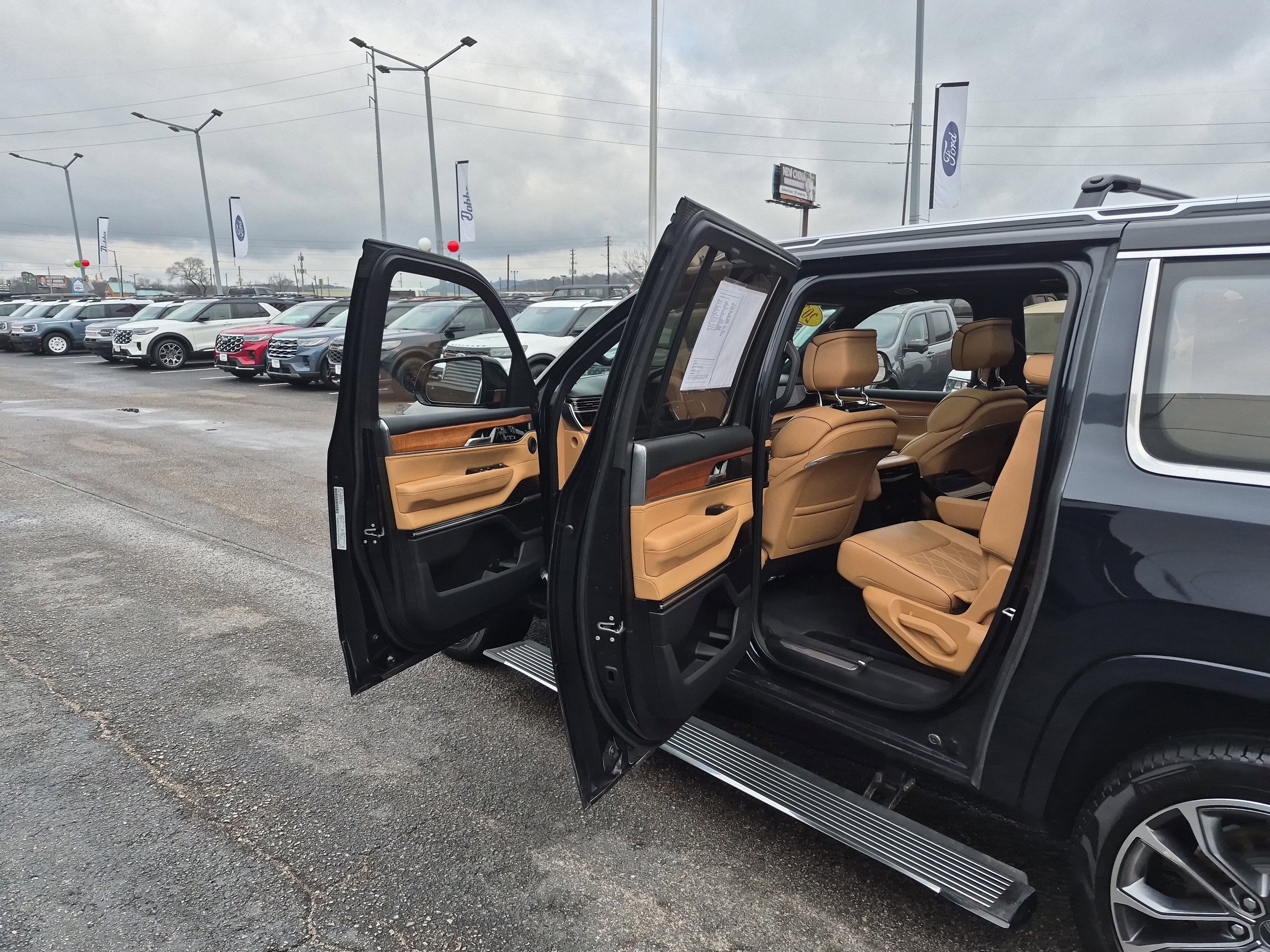 Used 2023 Jeep Grand Wagoneer L Series III image 14