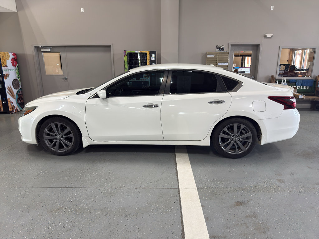 Used 2018 Nissan Altima 2.5 SR w/ SR Special Edition FWD image 1