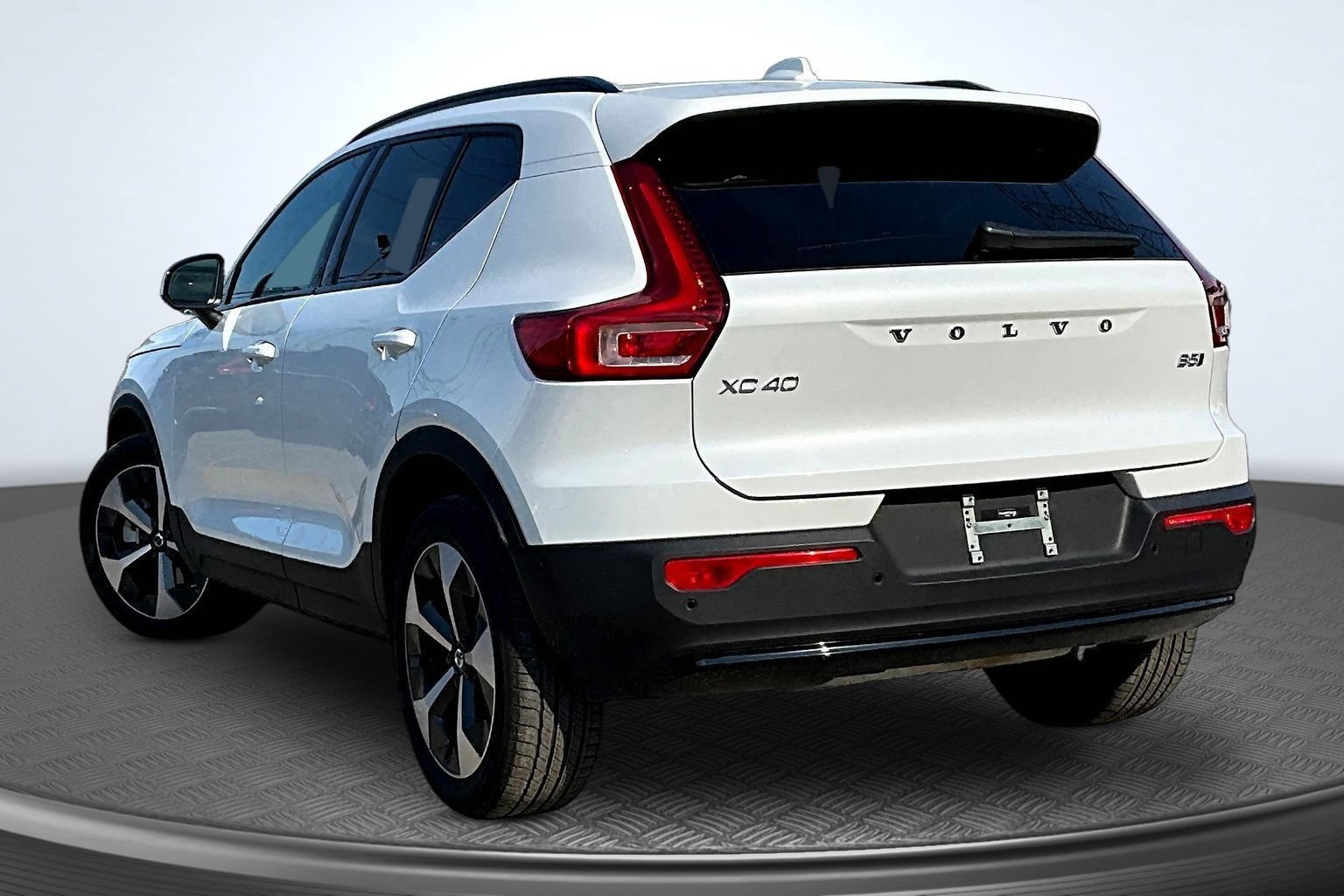 Used 2026 Volvo XC40 B5 Plus AWD/4WD image 4